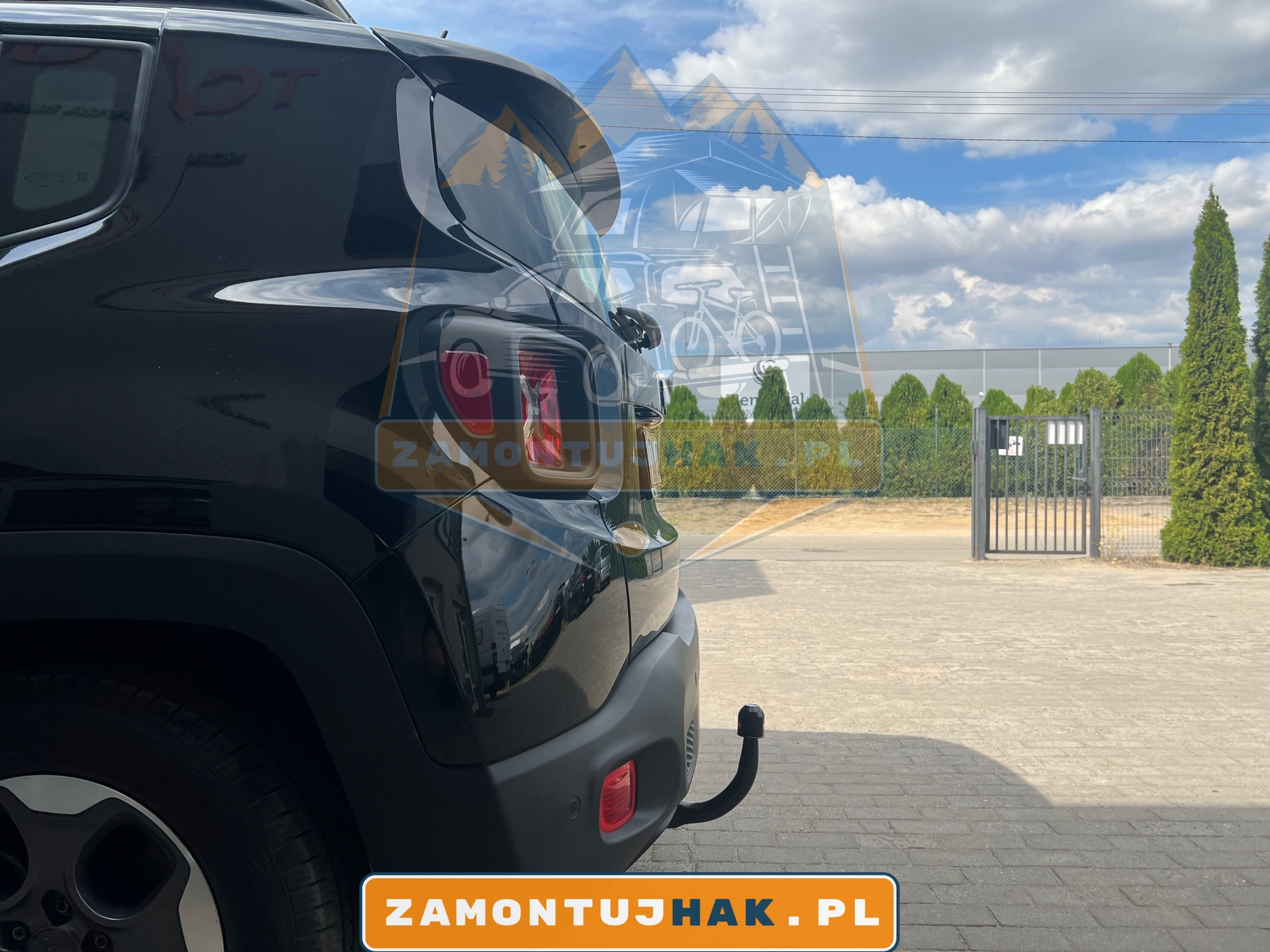 zdjecie samochodu jeep renegade z kula holownicza haka witter zamontowana na samochodzie 